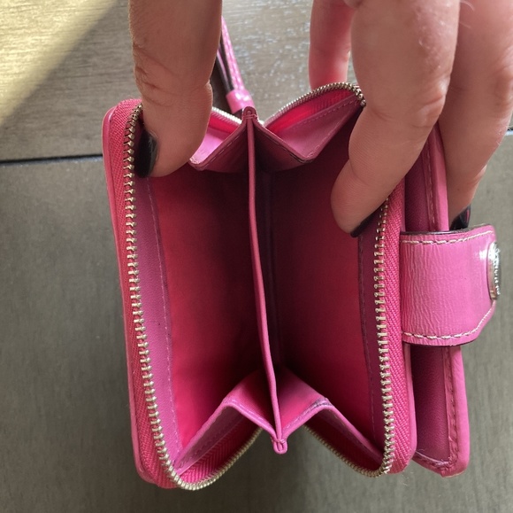 Coach bi fold wallet GUC - Picture 4 of 4